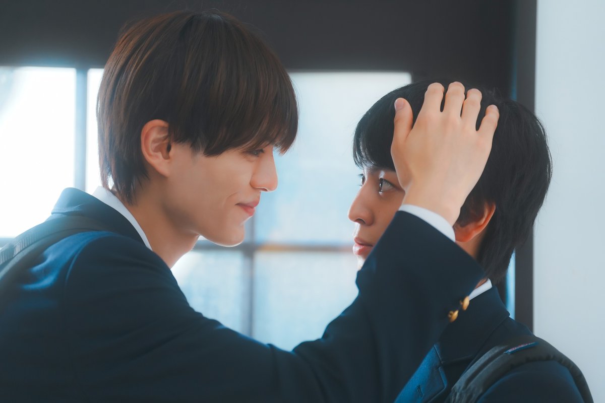 crank_in_net's tweet photo. #修学旅行で仲良くないグループに入りました 2
第3話あらすじ＆場面カットが公開🚌

▼日置にそっと顔を寄せる渡会…キス目前!?
https://t.co/UR3lFmeXXb

渡会からの溺愛を浴びる日置💗
しかし渡会が元カノと居る姿を見てしまい…🫨

#ドラマ修学旅行 @dramal_abc https://t.co/kmERzxwKPC