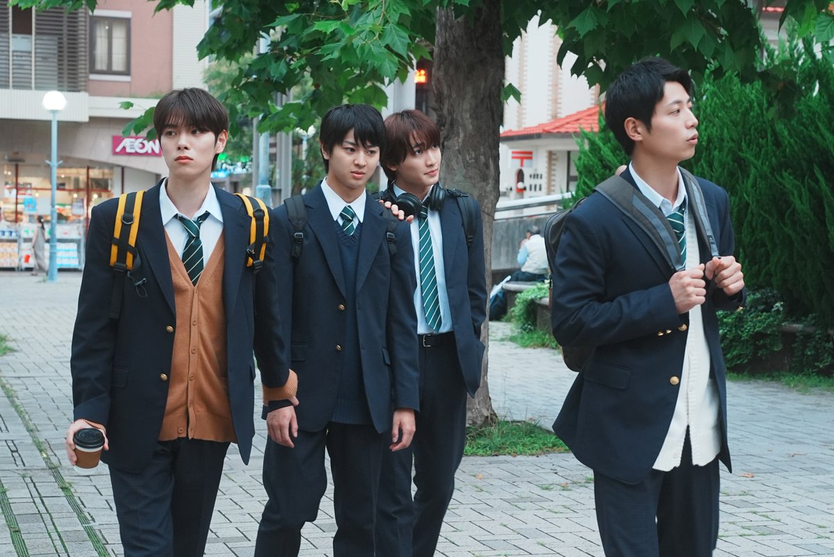 crank_in_net's tweet photo. #修学旅行で仲良くないグループに入りました 2
第3話あらすじ＆場面カットが公開🚌

▼日置にそっと顔を寄せる渡会…キス目前!?
https://t.co/UR3lFmeXXb

渡会からの溺愛を浴びる日置💗
しかし渡会が元カノと居る姿を見てしまい…🫨

#ドラマ修学旅行 @dramal_abc https://t.co/kmERzxwKPC
