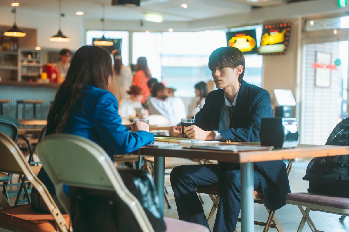 crank_in_net's tweet photo. #修学旅行で仲良くないグループに入りました 2
第3話あらすじ＆場面カットが公開🚌

▼日置にそっと顔を寄せる渡会…キス目前!?
https://t.co/UR3lFmeXXb

渡会からの溺愛を浴びる日置💗
しかし渡会が元カノと居る姿を見てしまい…🫨

#ドラマ修学旅行 @dramal_abc https://t.co/kmERzxwKPC