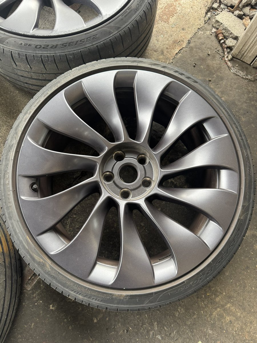 mituru98248290's tweet photo. 欲しい方居れば！
中古モデル3 20インチホイール
4本10万で！
タイヤは交換した方がいいですー https://t.co/cGovXSW3aG