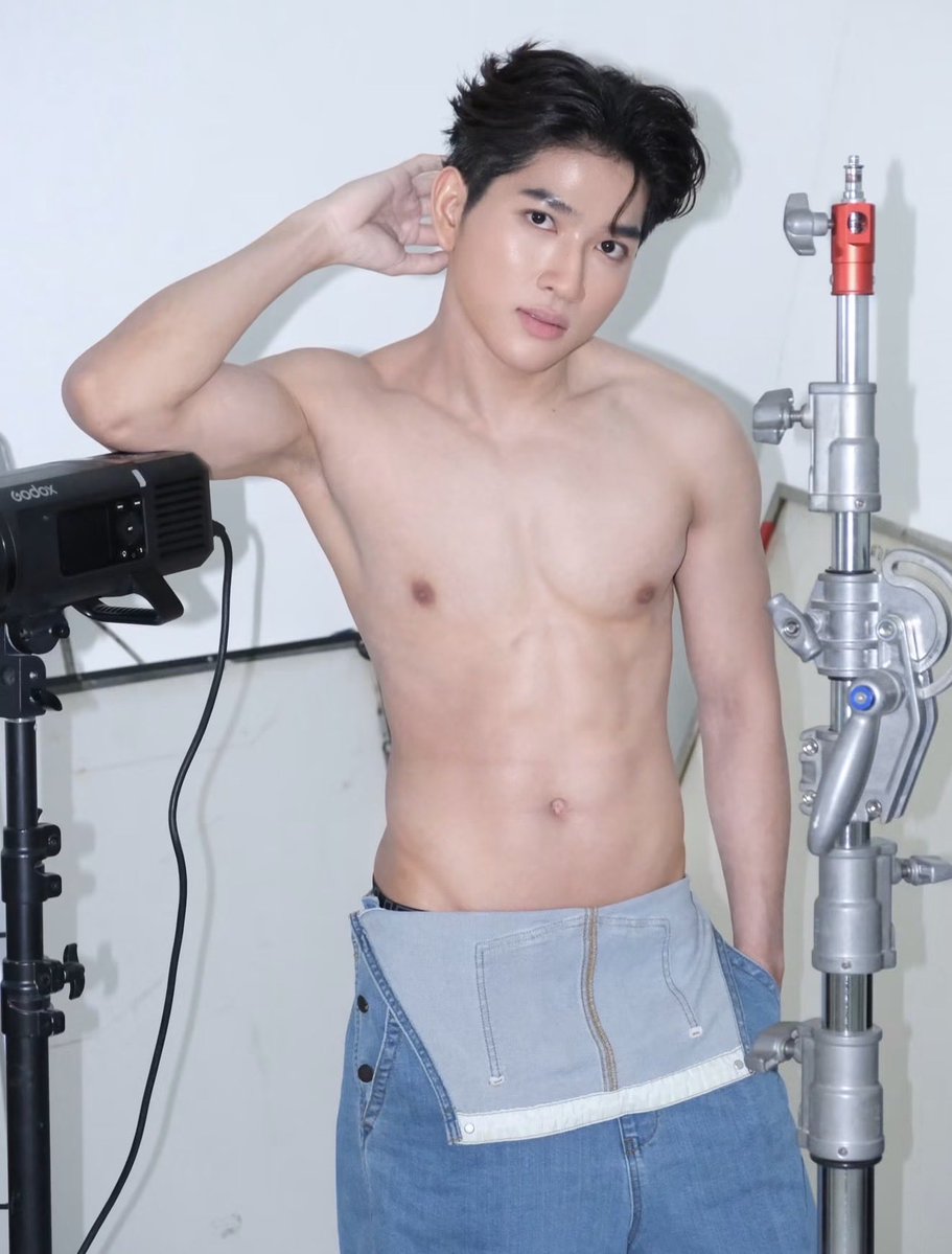 HANDSOMEHOyrm4's tweet photo. បុរសសង្ហារ❤️ https://t.co/G79S9kNvVz