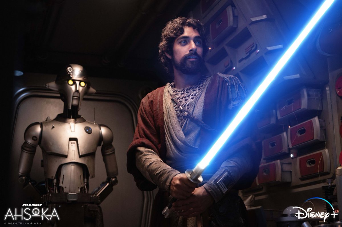 starwarsjapan's tweet photo. 「アソーカ」で活躍する2人が、ルーカスフィルム本社を訪問❗️
フォトショットをお届け📸
⠀
🔸エマン・エスファンディ(エズラ・ブリッジャー役)
🔸チョッパー(C1-10P)
⠀
新シーズンがいよいよ年明けスタート
『#スターウォーズ：#アソーカ』シーズン2
 
2027年1月20日(水) ディズニープラスで独占配信 https://t.co/tRRx4qFelx