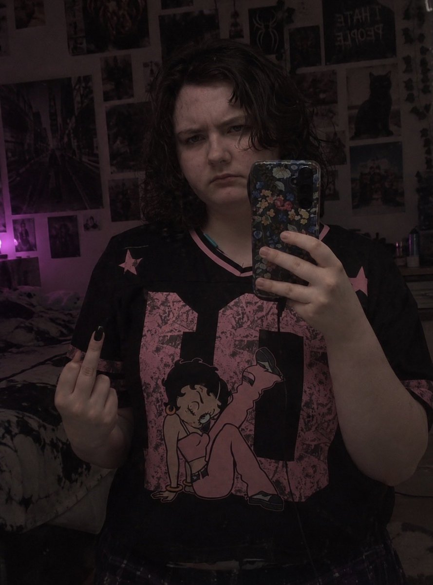 tinypetitebunni's tweet photo. @ssstarlatii THAT IS ENOUGH!stop ganging up on me. TRANS MEN ARE MEN 🏳️‍⚧️❤️❤️👏 https://t.co/TQ4rK1auSo