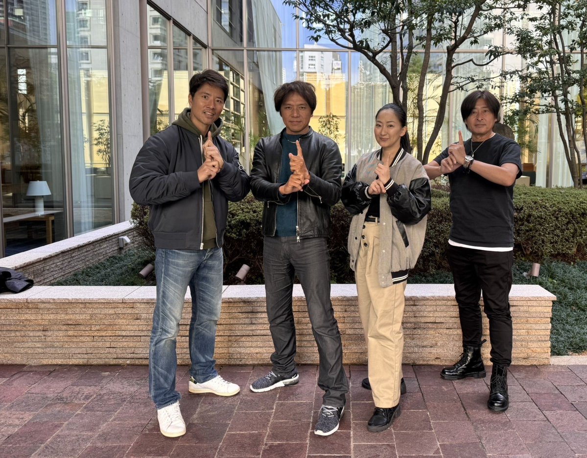 0927Satoku's tweet photo. みんなで集まったー！
印結んで撮って、普通に撮ろう！ってなったら全員棒立ちもしくは昭和のピースで平和で笑っちゃう！ https://t.co/T9NAxWYJr0
