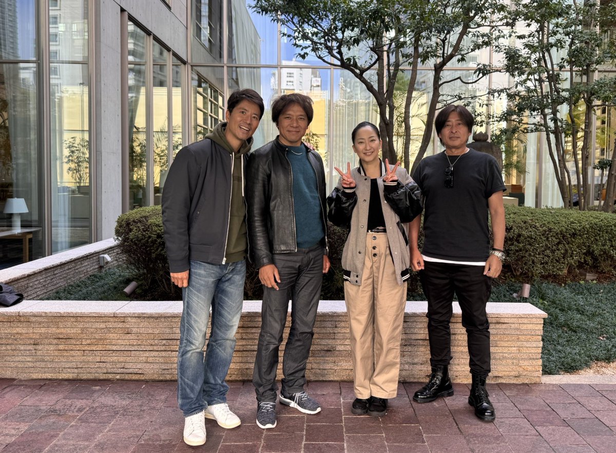 0927Satoku's tweet photo. みんなで集まったー！
印結んで撮って、普通に撮ろう！ってなったら全員棒立ちもしくは昭和のピースで平和で笑っちゃう！ https://t.co/T9NAxWYJr0