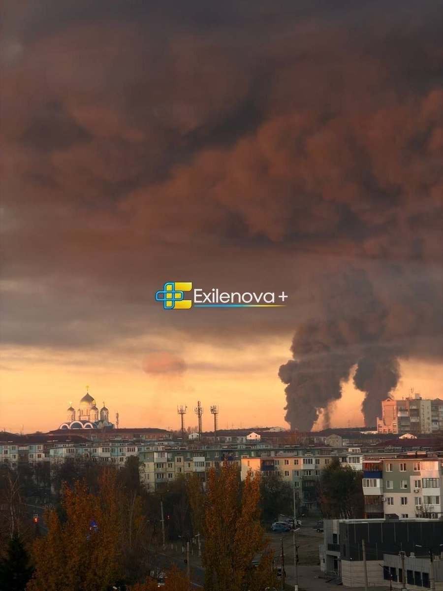 JayinKyiv's tweet photo. Likely a new record by Ukraine's Armed Forces in terms of multiple strikes on one Russian infrastructure target this morning at Russia's massive Novokuybyshevsk refinery, with 11(!) areas of the facility currently burning. https://t.co/X3qGyf4buh