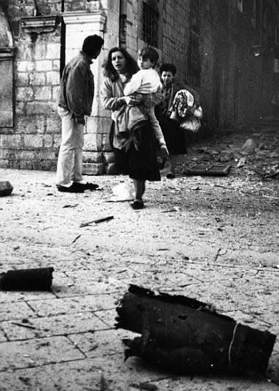 EZubovic's tweet photo. Ulazak konvoja Libertas u opkoljenom Dubrovniku 31.10.1991.
Dolazak humanitarne pomoći ranjenom Gradu❤️ https://t.co/W4gzLEwRpE
