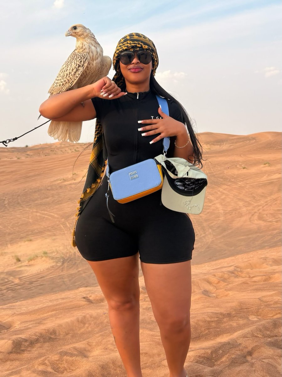 vivia_n7937's tweet photo. Desert mood https://t.co/TyxVNUG7Xx