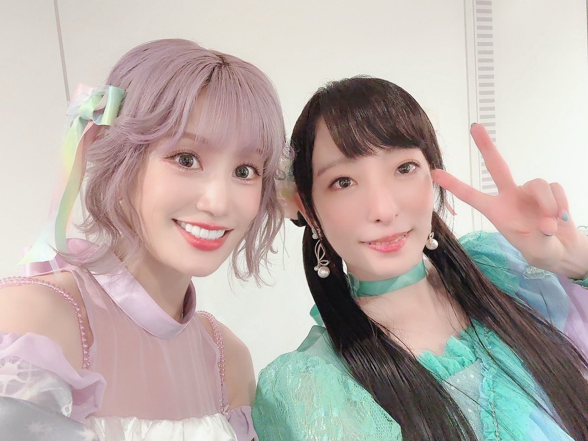 US_of_Aberika's tweet photo. ＼ #ミリオン12th 受注期間延長ですって📣／
麗花さん(ぴらみ)ってやっぱ当たり前にスゴいや…と誇らしかったなｧ🥹💚
みんなのキャラカラーとあえて反対色のお衣装もだーーい好き🫶🏻🌈
(一か八かでセルフカラーした髪色…キセキ‼︎⁉︎←)
ダイジェスト映像でぜひ記憶を鮮明にしてくださいね~~🍃✨ https://t.co/vJoWtjSCJZ