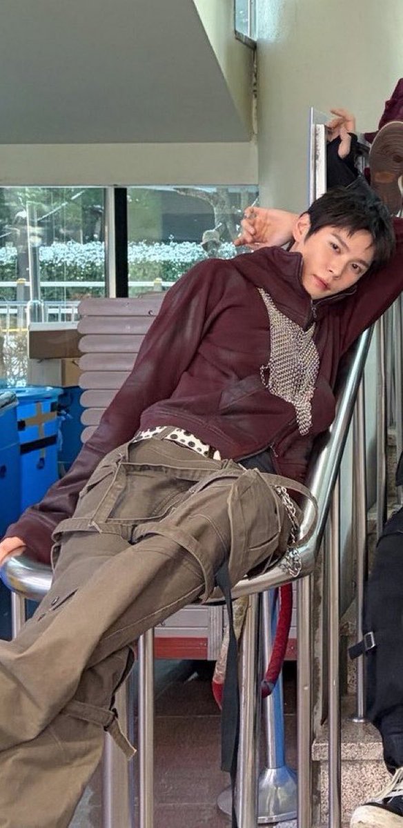 myfavoriteag11's tweet photo. 그래 뮤뱅 지정석 못참지 https://t.co/c8AcEmZdW3