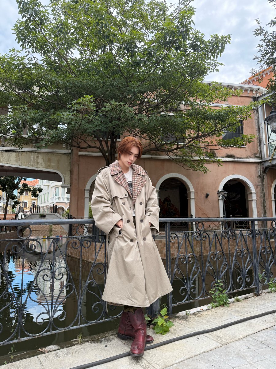 WayV_official's tweet photo. Fall for me 🍂

EVERYTHING, ALL AT ONCE, NEO
https://t.co/2yfSvTGNph 

#XIAOJUN #肖俊 #샤오쥔 
#HeySomebody #XIAOJUN_HeySomebody
#NCT #WayV #威神V 
#NCT_10TH_ANNIVERSARY https://t.co/6LMd7UM6So