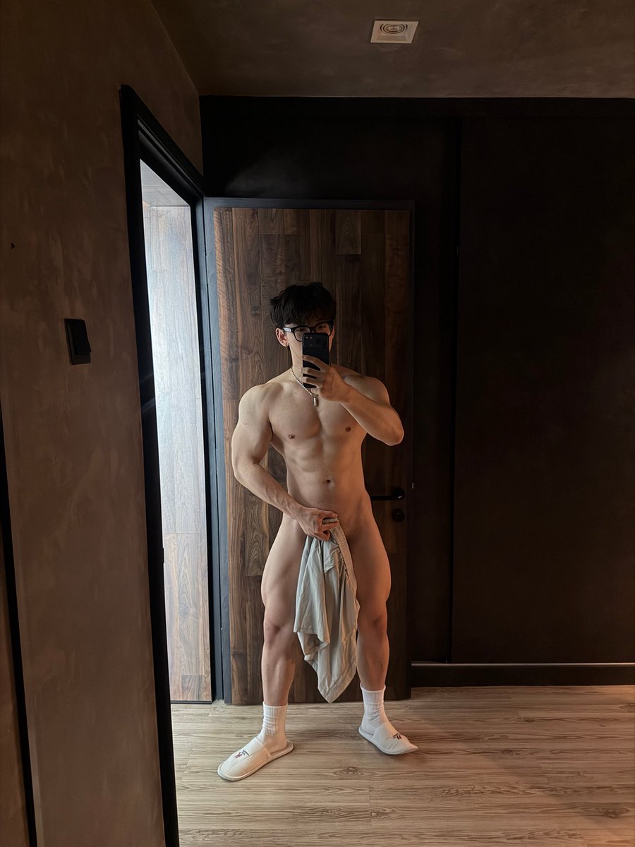 YouLi040603's tweet photo. 好舒服#肌肉男 #健身教练 https://t.co/l0KY9HNq1L