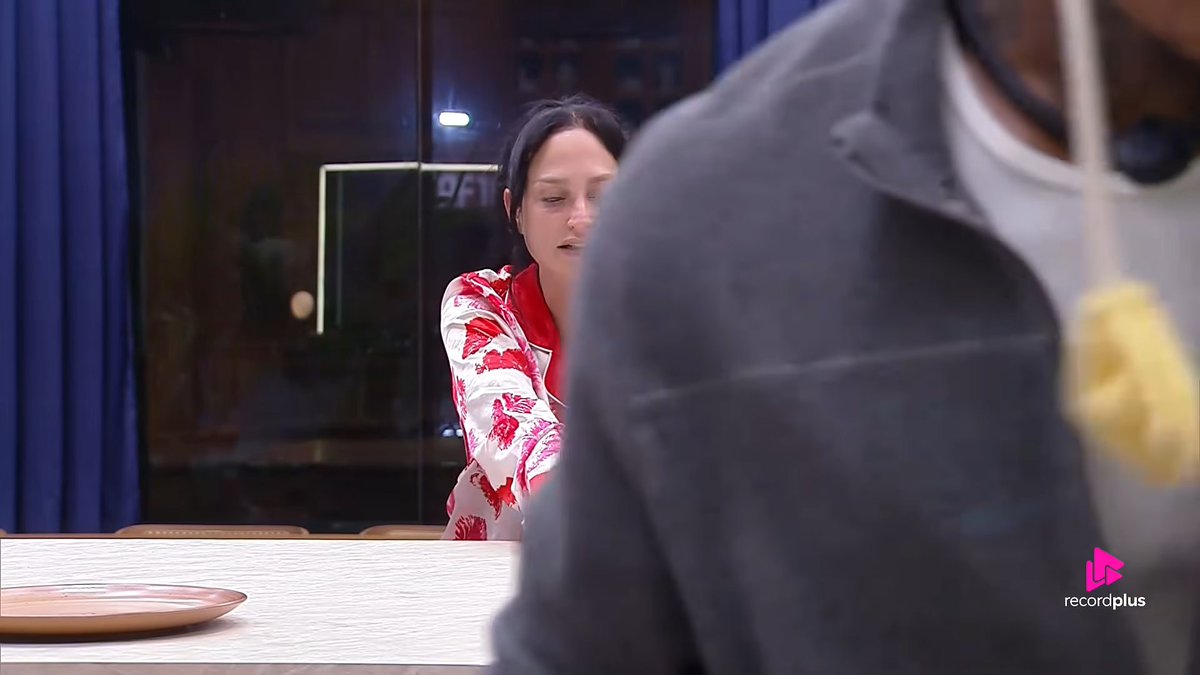 canalantenados's tweet photo. 🔥 Ariela disse para Mônica que o jogo dela era ruim e esperava muito mais da peoa enquanto participante.
Mônica: "Sou incapaz de fazer o touro sozinha. Se a Fazendeira não descer, sou incapaz."
Ariela: "Você não quer! É diferente! Se você quiser, desço lá e fico te dando apoio!"
Mônica: "Obrigada, mas vou dispensar. Preciso de gente que pegue no pesado comigo. Mas tô avisando, gente! Comam bem, tomem banho, poqrue não sei qual vai ser a punição se a Ana não descer."
Ariela: "Joguinho ruim! Esperava mais de você."
Mônica: "Não espere, porque não te devo nada. Não espere nada de mim, Ariela! Espere um bom trato se eu voltar Fazendeira, porque você falou que quer o touro!"
⭐ Não perca a programação da Link TV: lives às 10h, 14h, 17h30 e 20h no YouTube. 📺 Inscreva-se no canal Link Podcast e siga @linktvofc 🔥 #AFazenda