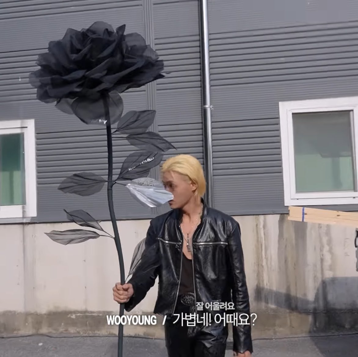 b1tesize's tweet photo. he 😭😭😭 is 😭😭😭 barely 😭😭😭 one 😭😭😭 rose 😭😭😭 tall 😭😭😭 https://t.co/49OFGYsFUG