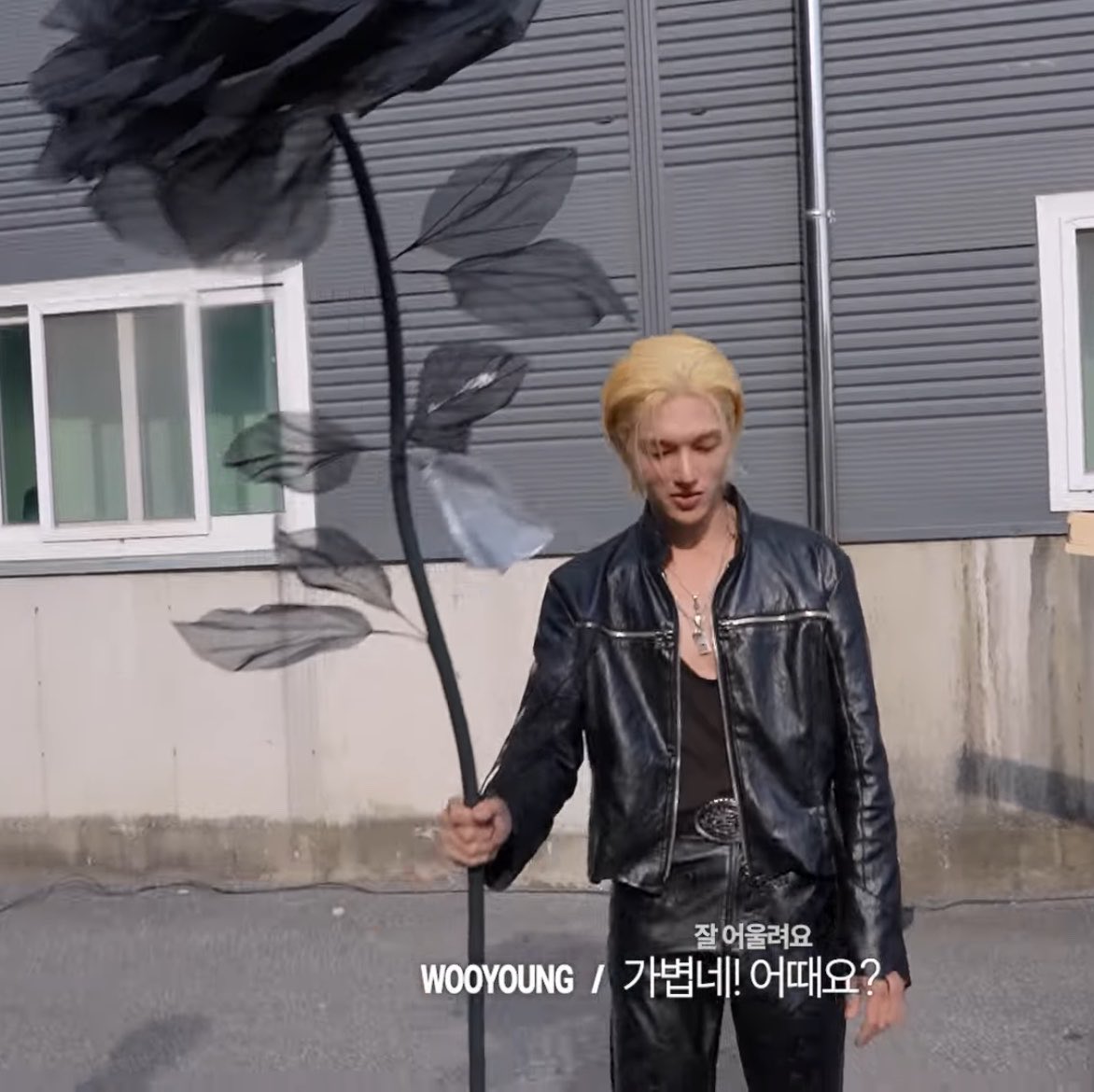 b1tesize's tweet photo. he 😭😭😭 is 😭😭😭 barely 😭😭😭 one 😭😭😭 rose 😭😭😭 tall 😭😭😭 https://t.co/49OFGYsFUG