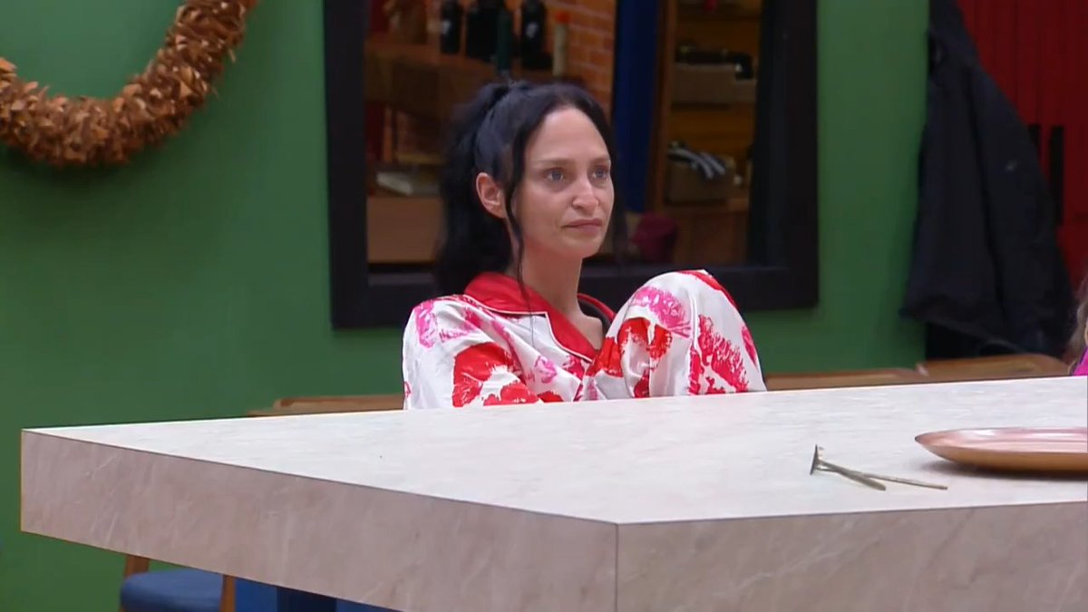 canalantenados's tweet photo. 🔥 Na madrugada, Mônica e Ariela entraram em discordância após a jornalista dizer que só faria o trato com ajuda da Fazendeira.
Mônica: "Quando alguém que já tinha feito o lixo foi te dar uma dica, você já saiu com 4 pedras nas mãos."
Ariela: "Foram cinco pessoas me dando dica no mesmo dia em uma hora."
Mônica: "Hoje eu recebi várias orientações do Thaíde e do Rikardo. A gente tem que ter humildade de saber ouvir e aprender, mas você não tem!"
Ariela: "Vocês sabem muito bem o que vocês fizeram!"
Mônica: "O Fazendeiro, que era o Jottapê, te ofereceu ajuda. Estou dizendo o que eu estou pedindo ajuda."
⭐ Não perca a programação da Link TV: lives às 10h, 14h, 17h30 e 20h no YouTube. 📺 Inscreva-se no canal Link Podcast e siga @linktvofc 🔥 #AFazenda