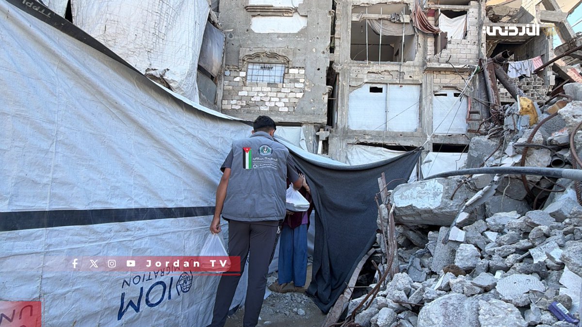 JrtvMedia's tweet photo. الهيئة الخيرية الهاشمية والحملة الأردنية توزعان آلاف الوجبات بغزة عن أرواح شهداء الكرك
#التلفزيون_الأردني #الأردن #عاجل https://t.co/6Efnpc0Rk8