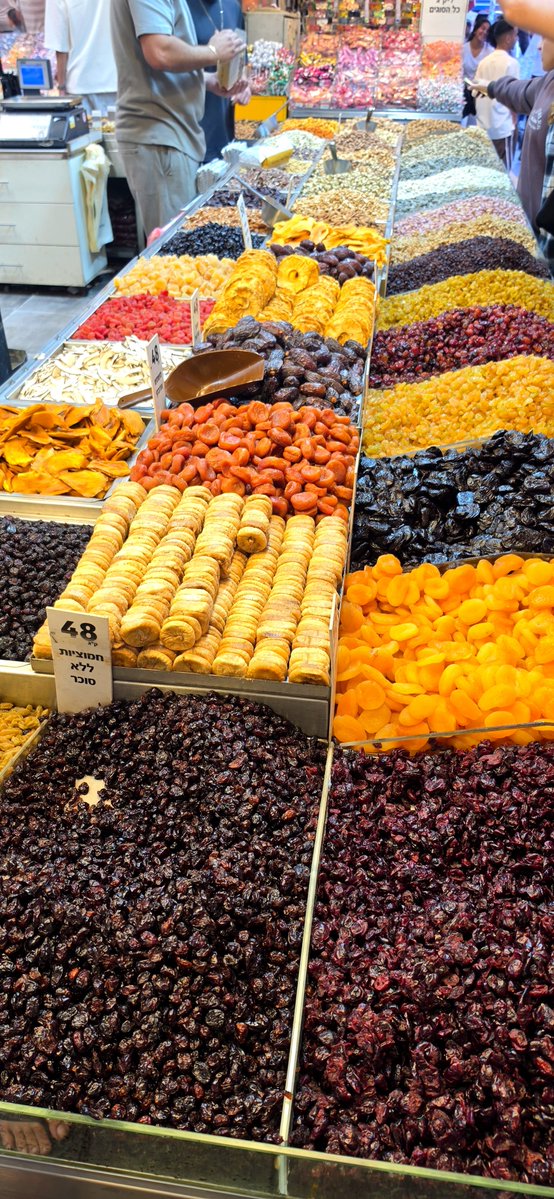 NogaCaspi's tweet photo. The heartbeat of #Jerusalem🇮🇱 on a Friday morning.

#ShabbatShalom from Machane Yehuda Market 🥖🌿🌸 https://t.co/5BXCL6g6pC