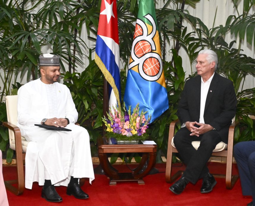 PresidenciaCuba's tweet photo. 🇨🇺| Recibe el Presidente @DiazCanelB al Secretario General de la Organización de Estados de África, Caribe y Pacífico, Moussa Batraki, quien realiza una visita oficial a #Cuba desde el pasado 28 de octubre.

🔗| Más detalles en el enlace:

https://t.co/a75pUhpcM6 https://t.co/rojtGD3aTy