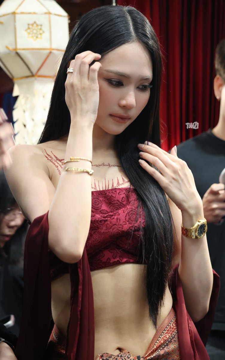 TAIZI6o6's tweet photo. It's really beautiful😭 @bintodes 
SIAM CENTER X KHOMKHLANG
#SiamCenterxPuinoonBint
#BintSireethorn https://t.co/yHkkbAlmb9