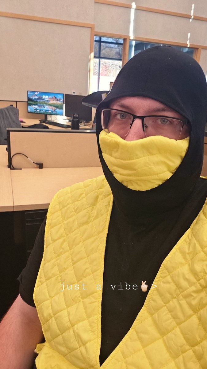 TheKompetitor's tweet photo. Someone at work asked if I was a bumble bee https://t.co/5IXsTD01Qg