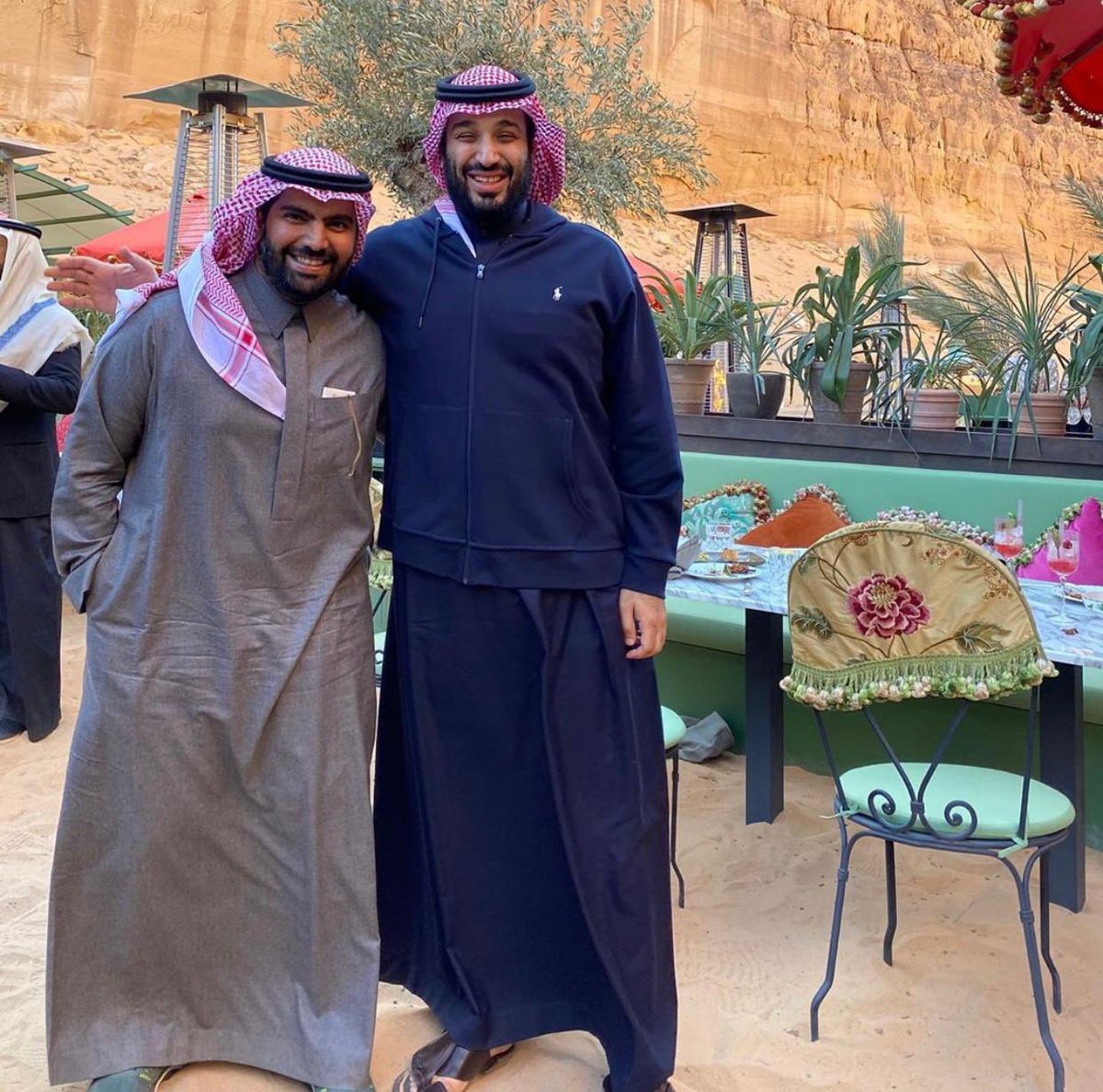 HamdaMaq's tweet photo. شتوي ولابس نعال😭😭😭😭😭😭😭😭😭 https://t.co/wQpIALVN6j