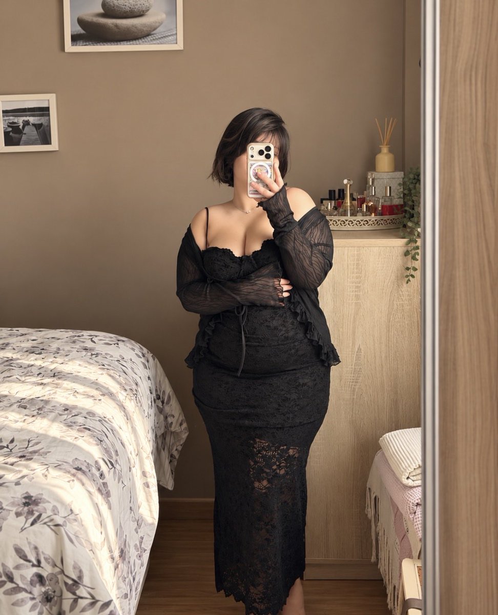 laroushlan's tweet photo. Pour la première fois de ma vie j’ai osé porter une robe et j’en suis tellement fière.. 
Fière d’avoir réussi à dépasser ces complexes qui me suivent depuis tant d’années 🫶🏻❤️ https://t.co/legQwCpkCU