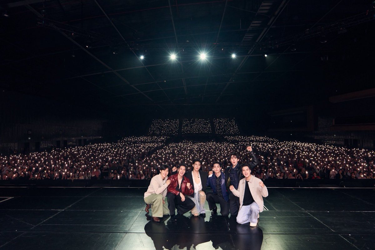 GMMTV's tweet photo. สวัสดีคับลูกพี่ลูกน้องพี่ วันนี้ก็จบไปแล้วกับ EP.1 เป็นไงกันบ้างฮ๊าฟฟฟฟฟ ขอบคุณทุกคนที่เดินทางมาหากันในวันนี้ ขอฝากพวกเราชาวแก๊งไว้ในอ้อมอกอ้อมใจแม่ ๆ ด้วยนะฮ๊าฟ ขอให้เดินทางกลับบ้านโดยสวัสดิภาพ แล้วเจอกันใหม่ใน EP. ต่อไปนะคับสมาชิก 😏🤜🏻💥🤛🏻
#LoversAndGangstersEP1

“หงเสนคลุกฝุ่น Lovers & Gangsters” 🤜🏻❤️‍🔥🤛🏻
ทุกวันศุกร์ เวลา 20:30 น. ดูทีวี ช่องวัน31 ดูย้อนหลังแอป oneD ที่เดียว เวลา 21:30 น.

#GMMTV 
@fforcejs @kasibook @brightrpp_ @MisterGrtsp @marcmc_mc @ppromxx_