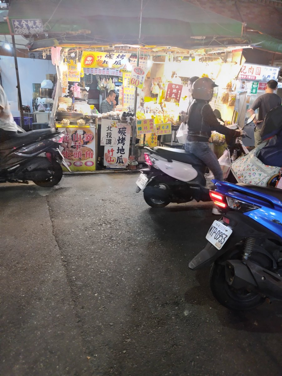 Tanaka_Destroy2's tweet photo. この夜市余裕でバイク走りまくってて終わった https://t.co/Jg1800nbGu