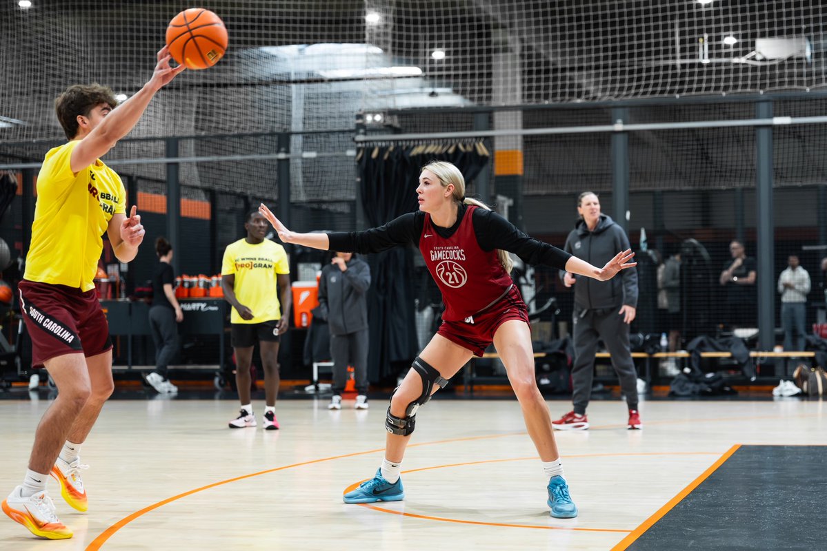 GamecockWBB's tweet photo. Woke up to work! https://t.co/qfJ2DxKINX