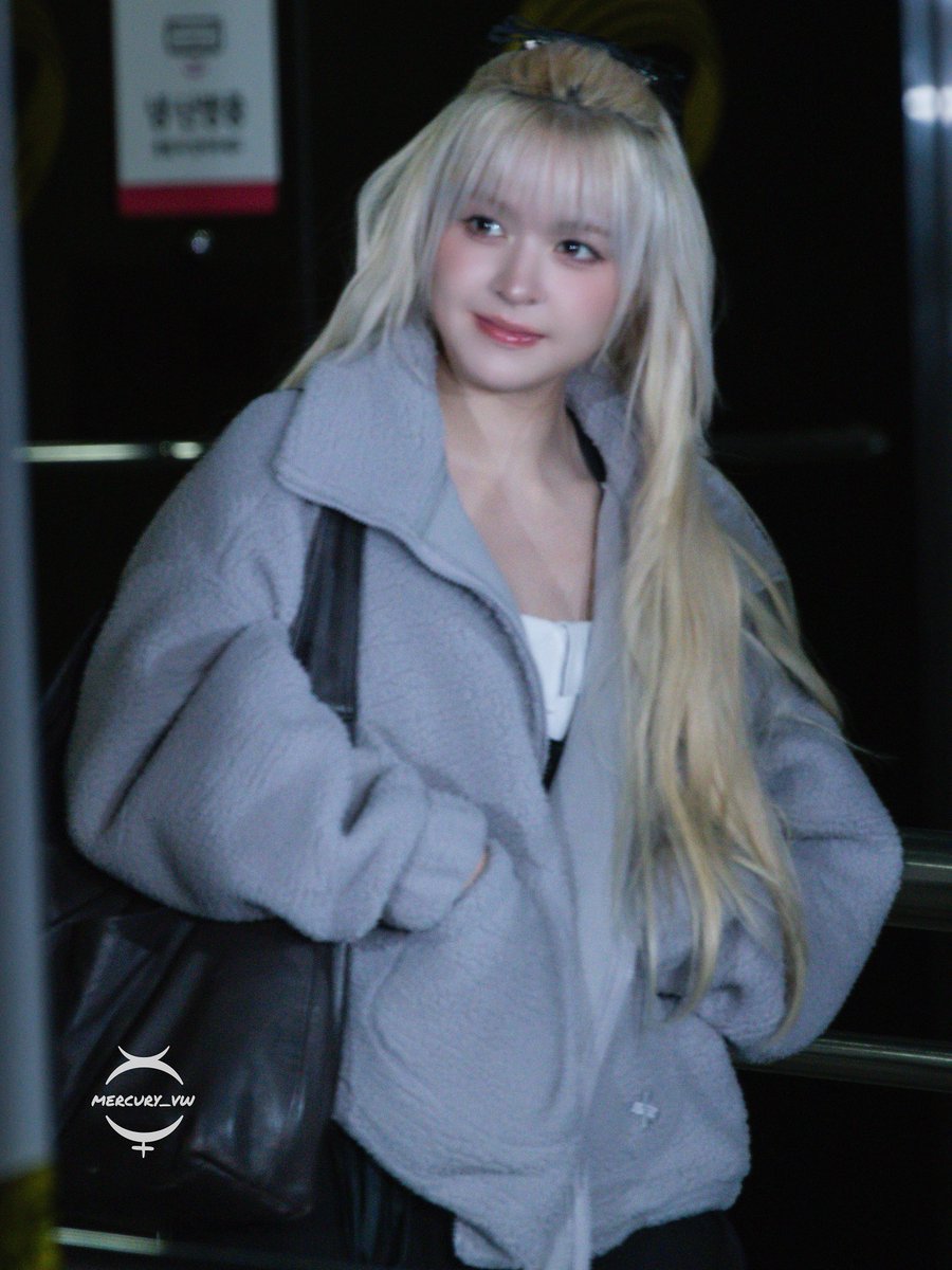 MERCURY_VW's tweet photo. 1위 축하해🥳

-20261030 뮤직뱅크 퇴근

-🐨
#릴리 #LILY 
#NMIXX #엔믹스 https://t.co/B5eFWHyuam