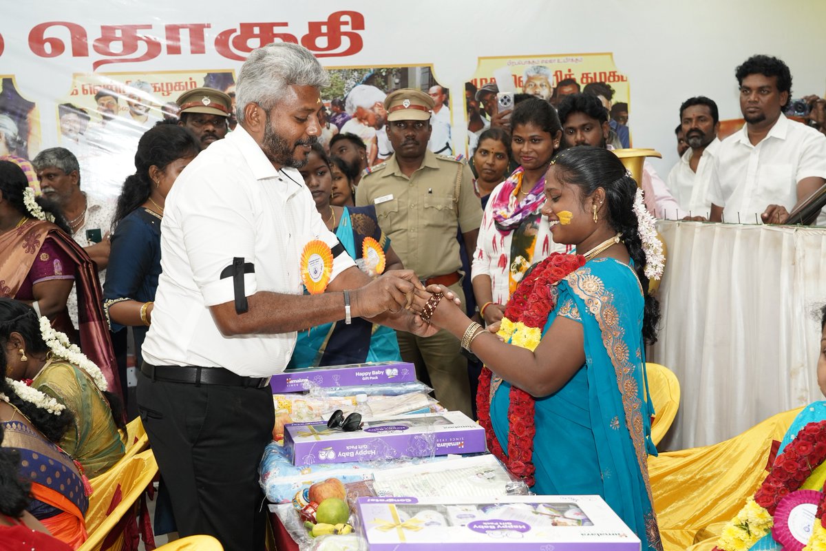 MarieWilson_TVK's tweet photo. இன்று (30.10.2026) ஆர்.கே. நகர் சட்டமன்றத் தொகுதிக்குட்பட்ட தண்டையார்பேட்டை, VPMA's கேப்டன் மகாலில், சமூகநலம் மற்றும் மகளிர் உரிமைத்துறை ஒருங்கிணைந்த குழந்தை வளர்ச்சி பணிகள் திட்டம் சார்பில் நடைபெற்ற சமுதாய வளைகாப்பு விழாவில் பங்கேற்று, கர்ப்பிணித் தாய்மார்களுக்குச் சீர்வரிசைப் பொருட்கள் மற்றும் ஊட்டச்சத்துப் பெட்டகங்களை வழங்கி வாழ்த்துகளைத் தெரிவித்துக் கொண்டேன்.   

இந்நிகழ்ச்சியில் மாவட்ட ஆட்சியர் திருமதி. எஸ். மாலதி ஹெலன், இ.ஆ.ப. அவர்கள் மற்றும் மாவட்ட வருவாய் அலுவலர், கலெக்டர் உள்ளிட்ட அதிகாரிகள் உடனிருந்தனர். தாய்மார்களின் ஆரோக்கியத்தையும், குழந்தைகளின் நல்வாழ்வையும் பேணிக்காப்பதில் மாண்புமிகு தமிழ்நாடு முதலமைச்சர் திரு. ச. ஜோசப் விஜய் அவர்களின் தலைமையிலான அரசு எப்போதுமே சிறப்பான திட்டங்களைச் செயல்படுத்தி வருகிறது.   

#DrNMariaWilson #RKNagar #Valaikappu #WomenWelfare #TamilNaduGovt #TVKVijay
