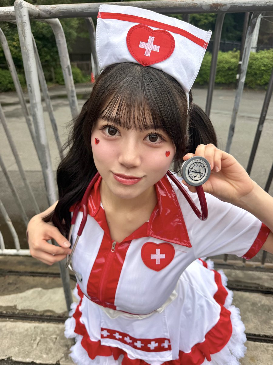 rena_mv0405's tweet photo. 明日のハロウィン特典会のチケット、
【本日の23:59まで‼️】

このナース見れるのは明日のしかないので絶対来て欲しい！！！！
れなが看病してあげるね…❤️‍🩹❤️‍🩹🫀

 #MixVeil  #ミクベル https://t.co/1DCwN9zkjp