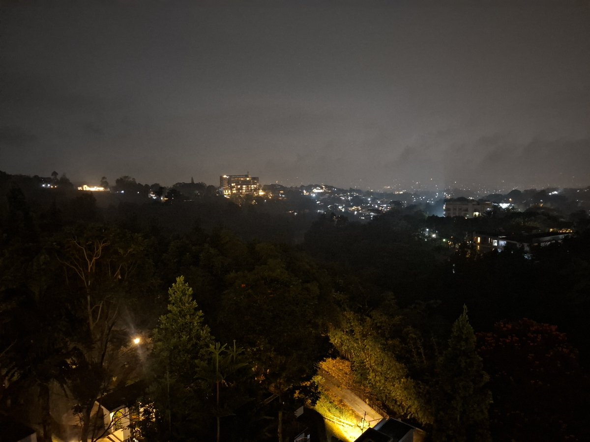 KafkaAsy's tweet photo. Menikmati indahnya malam dengan pemandangan city of light https://t.co/rukHu2SB7z