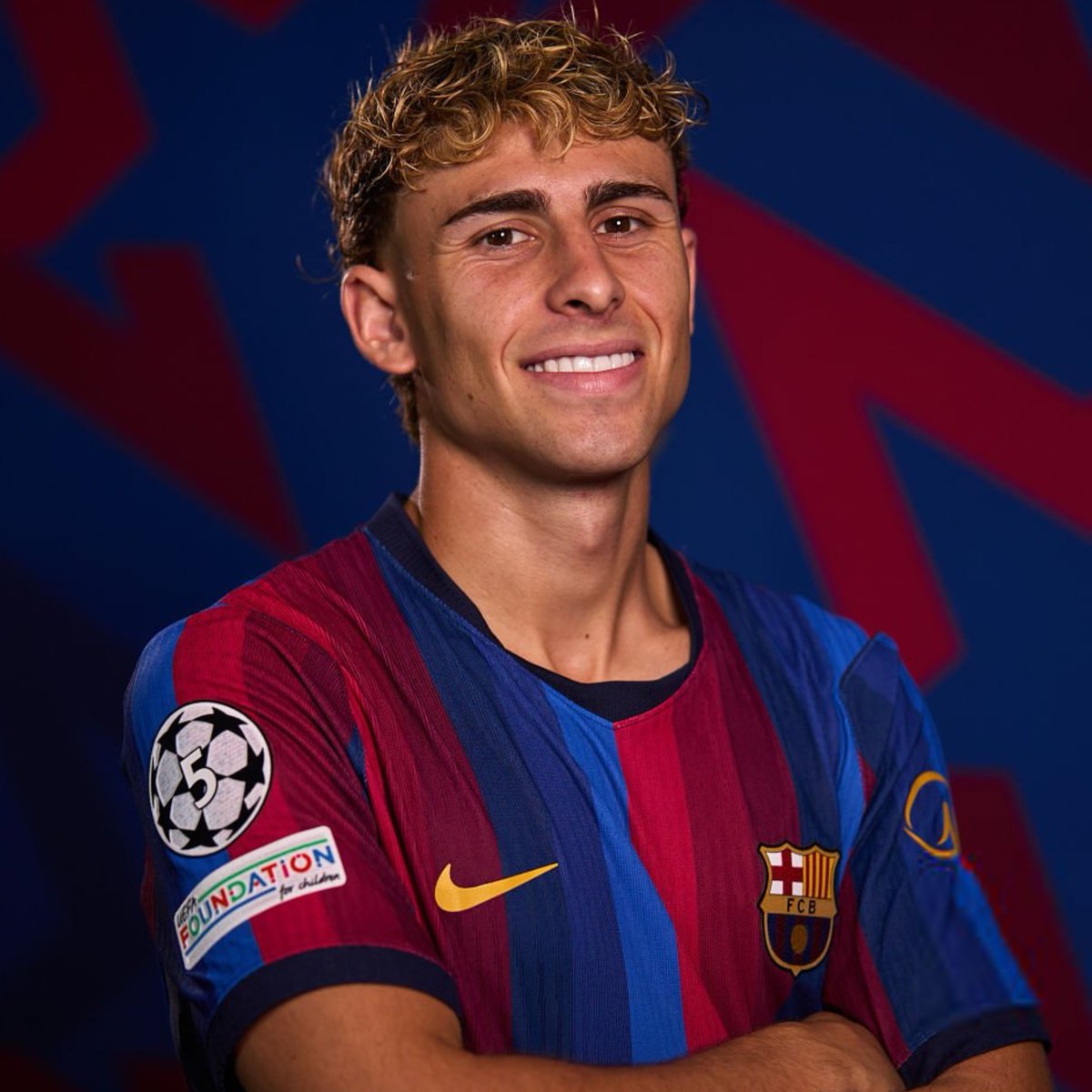 TouchlineX's tweet photo. 🚨 𝗕𝗥𝗘𝗔𝗞𝗜𝗡𝗚: Manchester United have made an ENQUIRY about Barcelona midfielder Fermín López!

The Premier League giants have been gathering information about the Spanish international as they explore potential transfer opportunities.

— @MatteMoretto https://t.co/yNArtYb5kn