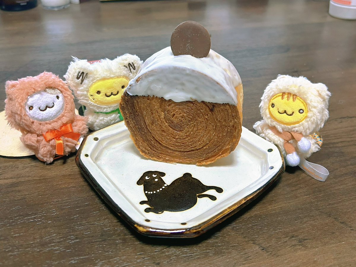 muimafin's tweet photo. なんか買ってきてくれたスイーツパンでちゅ！ https://t.co/7zUFLyWbQY