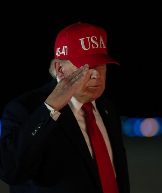 PublicRevealRV's tweet photo. 🇺🇸 | In the US, there is a rumor that Donald Trump might use the capture of Lula da Silva in order to ensure victory in the upcoming elections.

Millions of Americans want Trump to intervene in Brazil. https://t.co/FMMtDOppRn