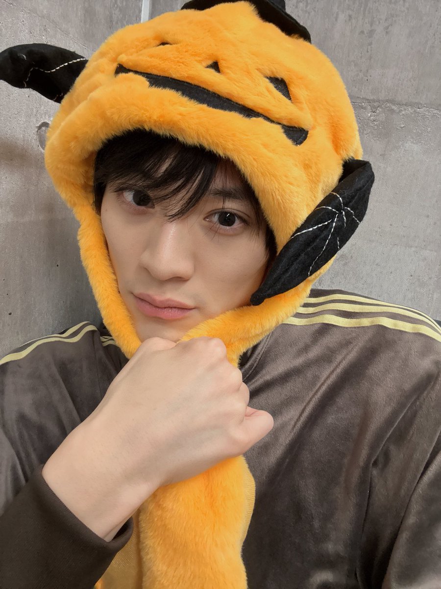kenshin_0708_k's tweet photo. ハロウィン生配信🎃👻
ありがとうございました！

テルテルパンプキンのコスプレしました🎃

お菓子くれ❣️
#ハロウィン 
#コスプレ
#テルテルパンプキン🎃 https://t.co/ijOX4ZyVqw