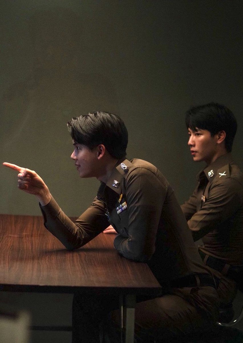 wangepor's tweet photo. สรวธ : เห้ย ไอ่หนุ่มเอ็งอย่าเพิ่งร้อง ไหนหน้าตาเมียเอ็งเป็นไง บอกรูปพรรณสัณฐานมาเดี๋ยวช่วยตามหาให้

ไอ่แจ็ค : หน้าเหมือนเมียสารวัตรเลยคับ 😔

มังกร : 😳 นี่ผะผะผะผมมีฝาแฝดหรือนี่

#ที่รักสารวัตรเธียร์ 
#jackandjoker https://t.co/ZMixMSUBrL