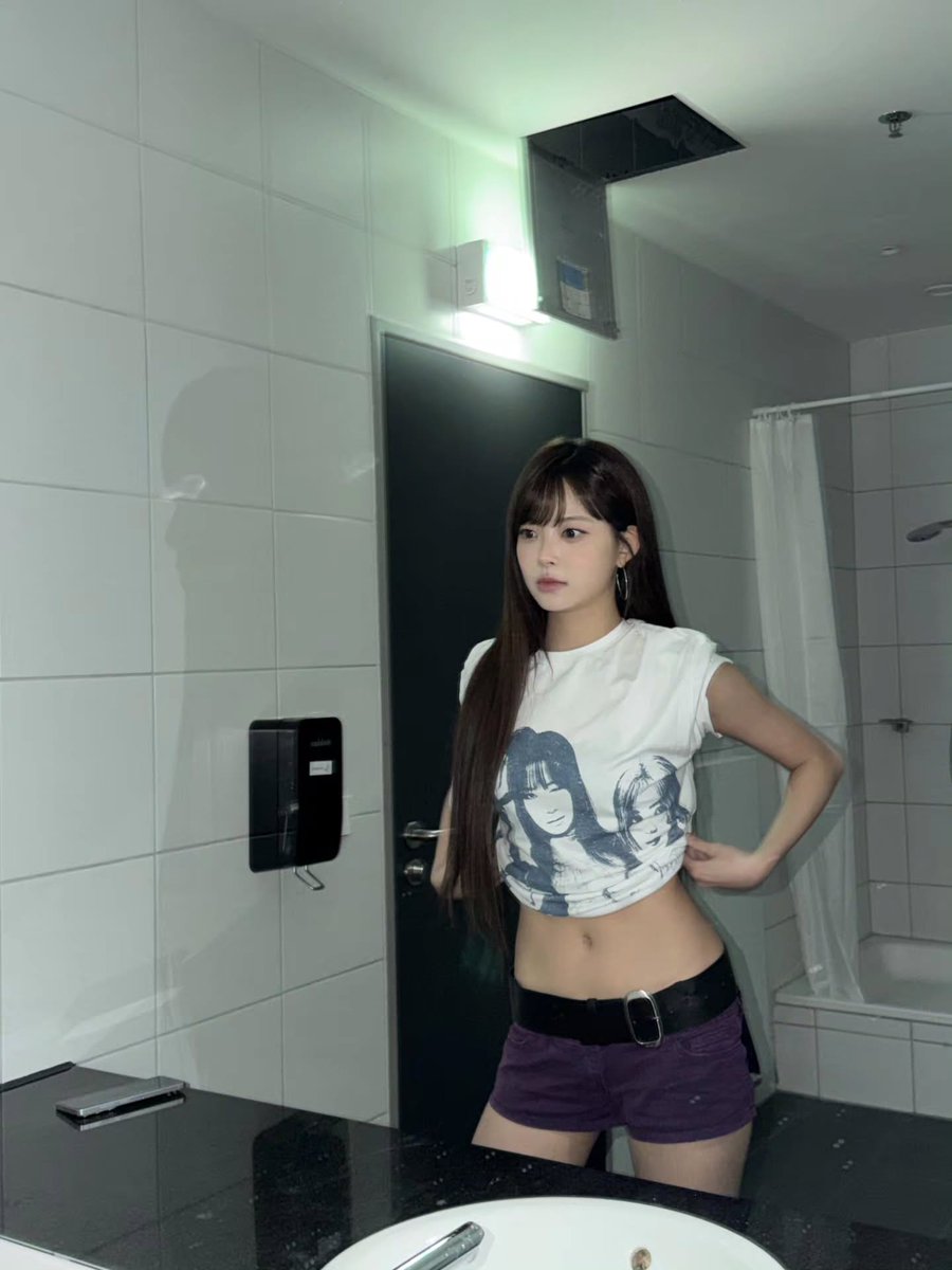 iTwiice_'s tweet photo. OH EUNCHAE HAVE MERCY!?!?!?!

#HONGEUNCHAE #홍은채 #LE_SSERAFIM #르세라핌 https://t.co/QOdNkNdkWn