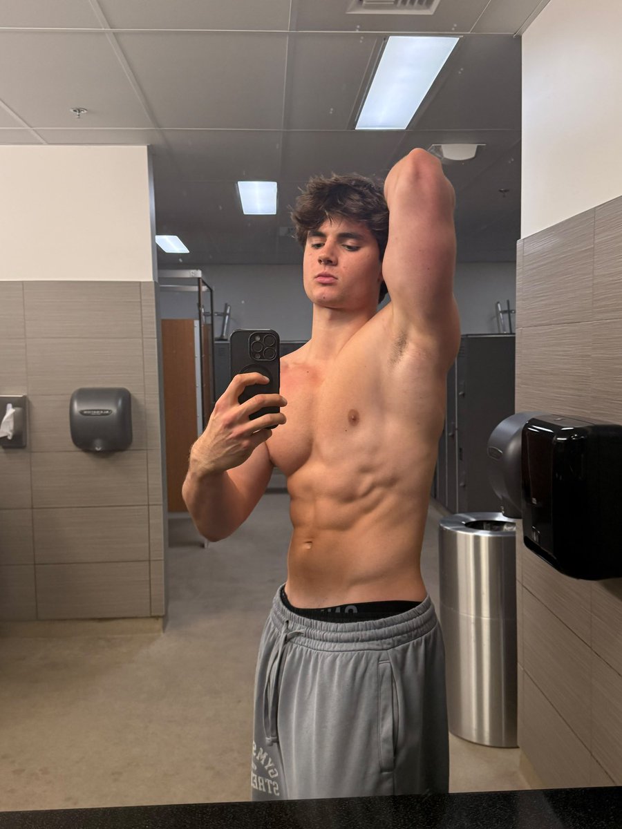 MasterJames45's tweet photo. Tax Friday boys. Time to show me your dedication. https://t.co/LPL2epAcgP