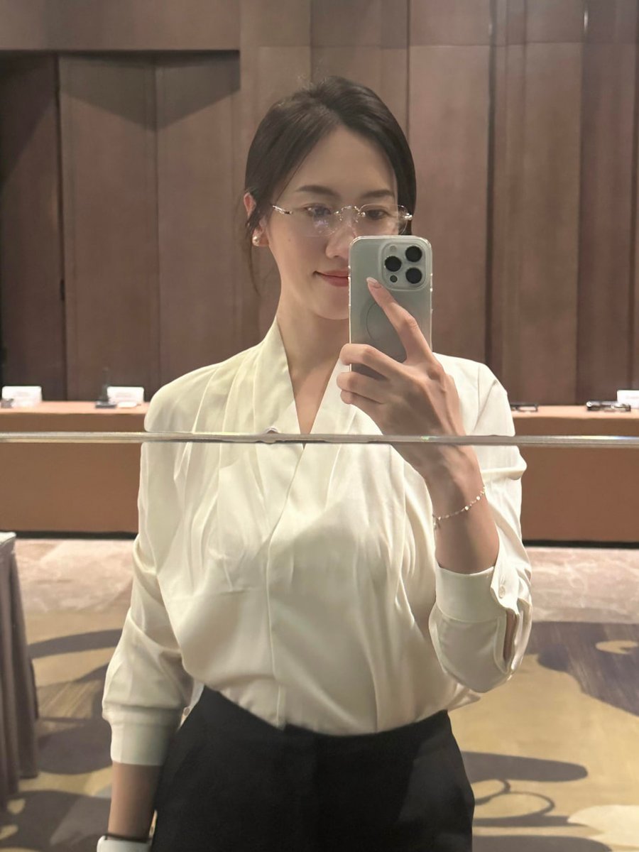 7v08b's tweet photo. 第一次发照片 有点紧张

本人90后体制内牛马

希望在这 认识更多朋友 https://t.co/AvjryH9CcW