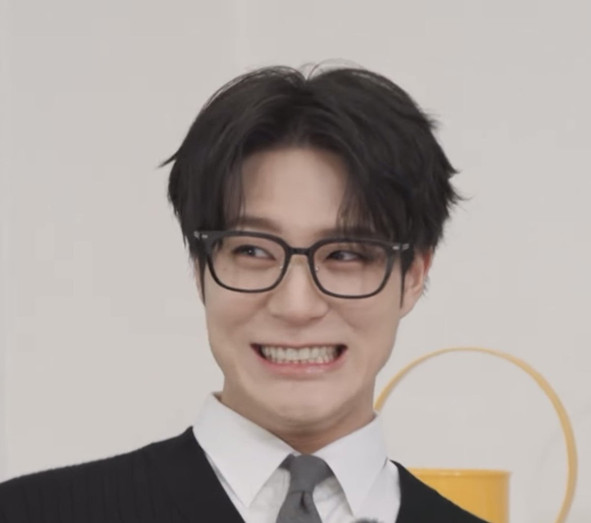jenyeoki's tweet photo. NOHYUCK TEETH SMILE😁😁 https://t.co/7586e1zZ6r