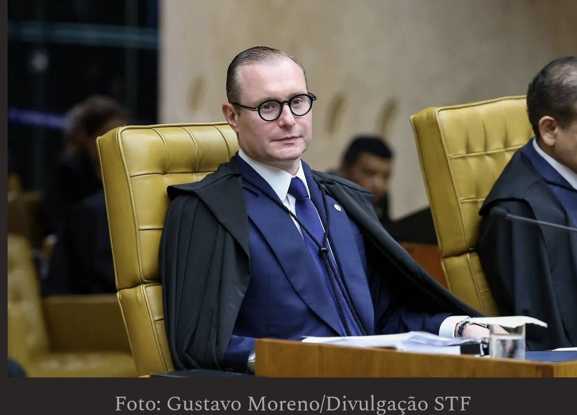 jmriosp's tweet photo. Foi iniciado o pedido de anulação do segundo turno das eleições no Brasil.
Os advogados da oposição Felipe de Oliveira e Paulo Faria, entraram com um pedido na Procuradoria-Geral da República para a anulação do segundo turno das eleições presidenciais, realizado em 25 de outubro.
O pedido se baseia no artigo 224 do Código Eleitoral, alegando alterações de última hora feitas por um dos juízes.
Essa alteração da regra, não prevista no Código Eleitoral, exigiria uma nova eleição.