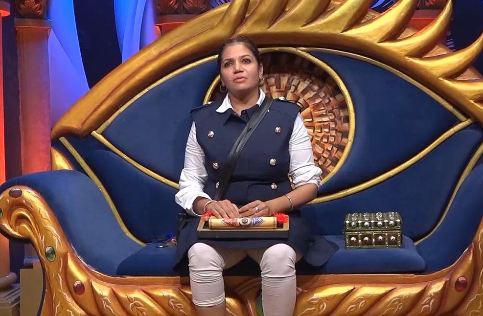 _alwaysrakesh_7's tweet photo. Mabbu gadi mayalo padi...power use chedam anukunnadhi...

Takeover ante, vere vallu power use chesthe aa power ni thinu use cheskovochu...

Mukesh manipulated and she became gorreyyy

#BiggBossTelugu10 https://t.co/D2oZ7Utxsu