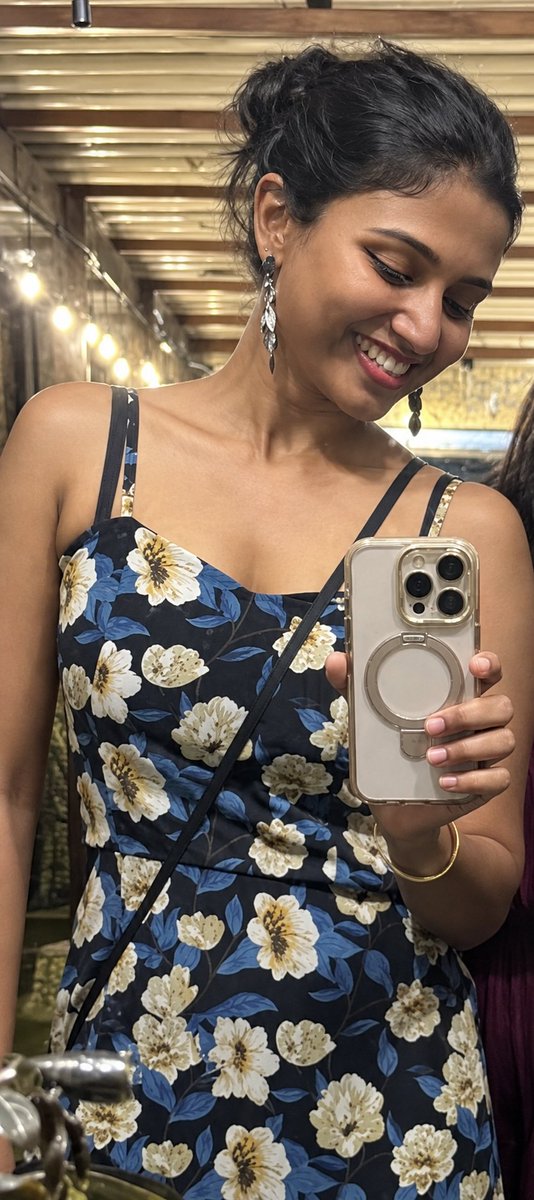 manmathaleelai0's tweet photo. Iyer køødhingale thani kicku dhaan..aana adhula iva mørattu rawaana pieceu😋iva slim n fit udambu smile ke iva møønjiya nakki øømba kudukanum🍌extra dusky skintone n mølăi shapé shh🥵iva køøthiya virichu nakki gáàjila thudikka vittu👅kanji therika køøthiya patham pakkanum🤤
#milf https://t.co/AwFixVpR72