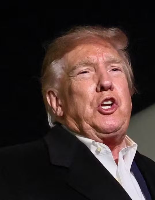 Point__Pop's tweet photo. Apenas 31% dos norte-americanos aprovam o governo de Donald Trump. A popularidade segue em queda após favorecer a fuga de Flávio Bolsonaro ao país. https://t.co/XPDQxdzZzN