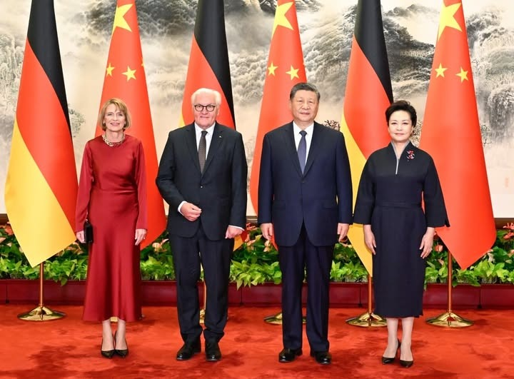 Eng_china5's tweet photo. China understands something the West keeps forgetting: trade is not a zero-sum game.

Xi Jinping is pushing for a China–EU relationship built on mutual benefit, not confrontation. Europe needs China’s industrial strength, China benefits from European expertise, and both sides gain when cooperation wins over political hostility.

While Washington pushes the world toward blocs and economic confrontation, Beijing is calling for an orderly multipolar world where countries can prosper without choosing sides.

China isn’t asking Europe to agree with everything Beijing does. It’s asking Europe to stop treating economic cooperation as a geopolitical threat. That’s the difference between building shared prosperity and turning trade into a weapon.