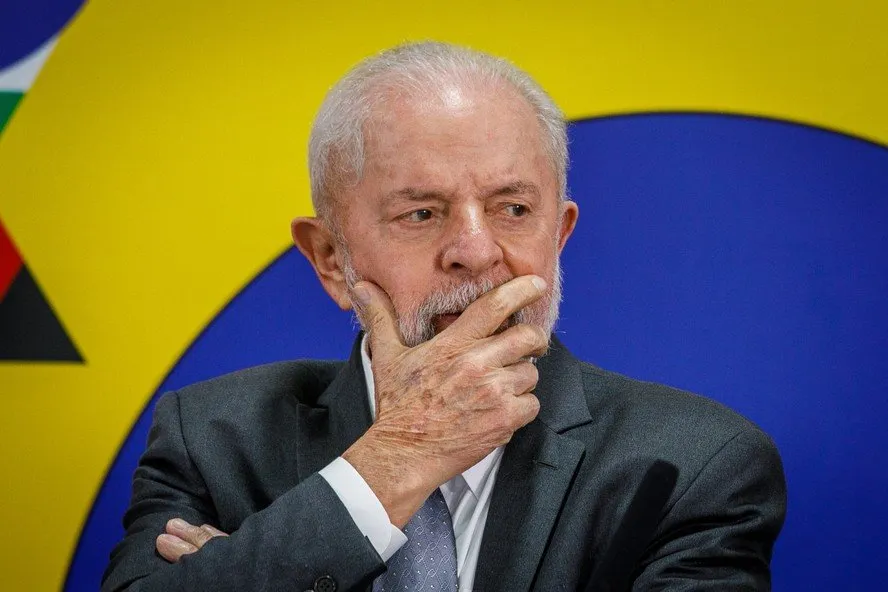 _eoantao's tweet photo. Lembre-se, @LulaOficial....

A gente não é gado igual os bolsonaristas não! Fomos seus soldados nessa campanha, mas jamais seremos seus bois.

É pra governar direito! Cumprir tudo que prometeu no seu plano de governo. "Ah, mas o congresso é de Direita". Não conhece seu exército? Manda as pautas pro congresso que a gente vai pra rua defender! Mas não ouse se omitir. Estávamos aqui quando você mais precisou, agora já esteja lá pela gente.