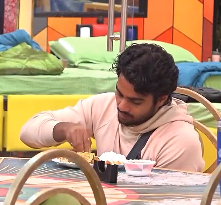 _alwaysrakesh_7's tweet photo. Don't hate me but I don't like his way of eating, ppl come and tell it's his wish....remember when you are in a big platform you should change your habits....

else, audience will change your place

#BiggBossTelugu10 https://t.co/bW76Rs6XHU